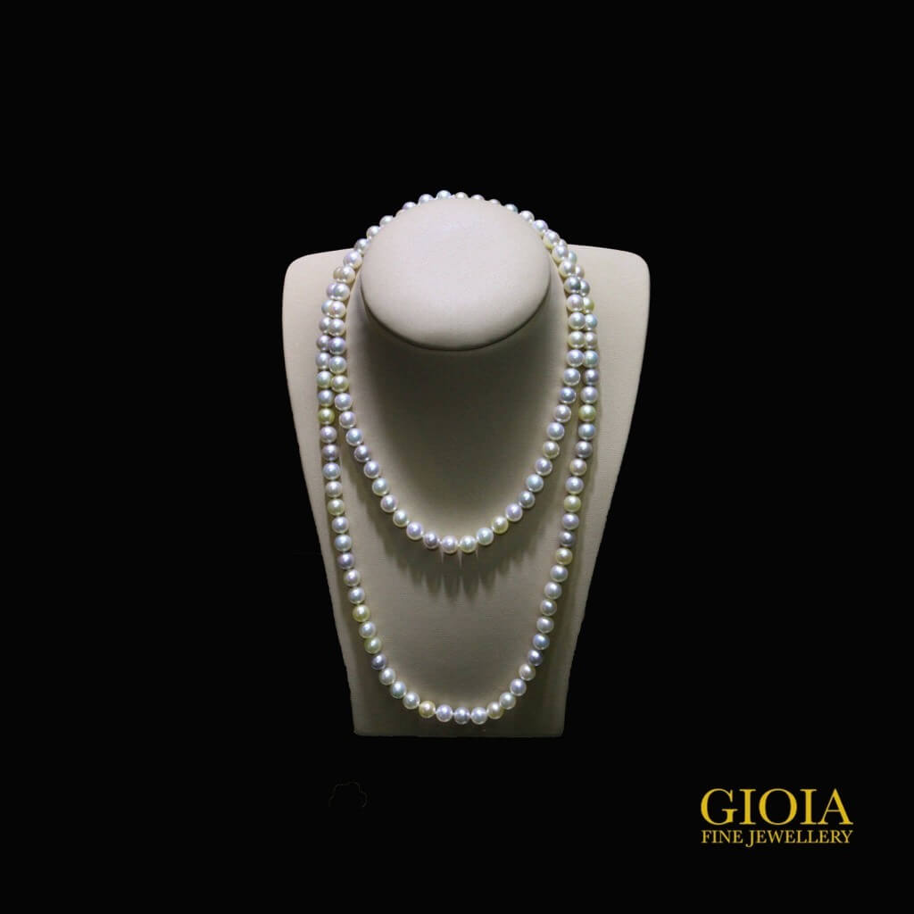 Akoya pearl no blemishes and great luster