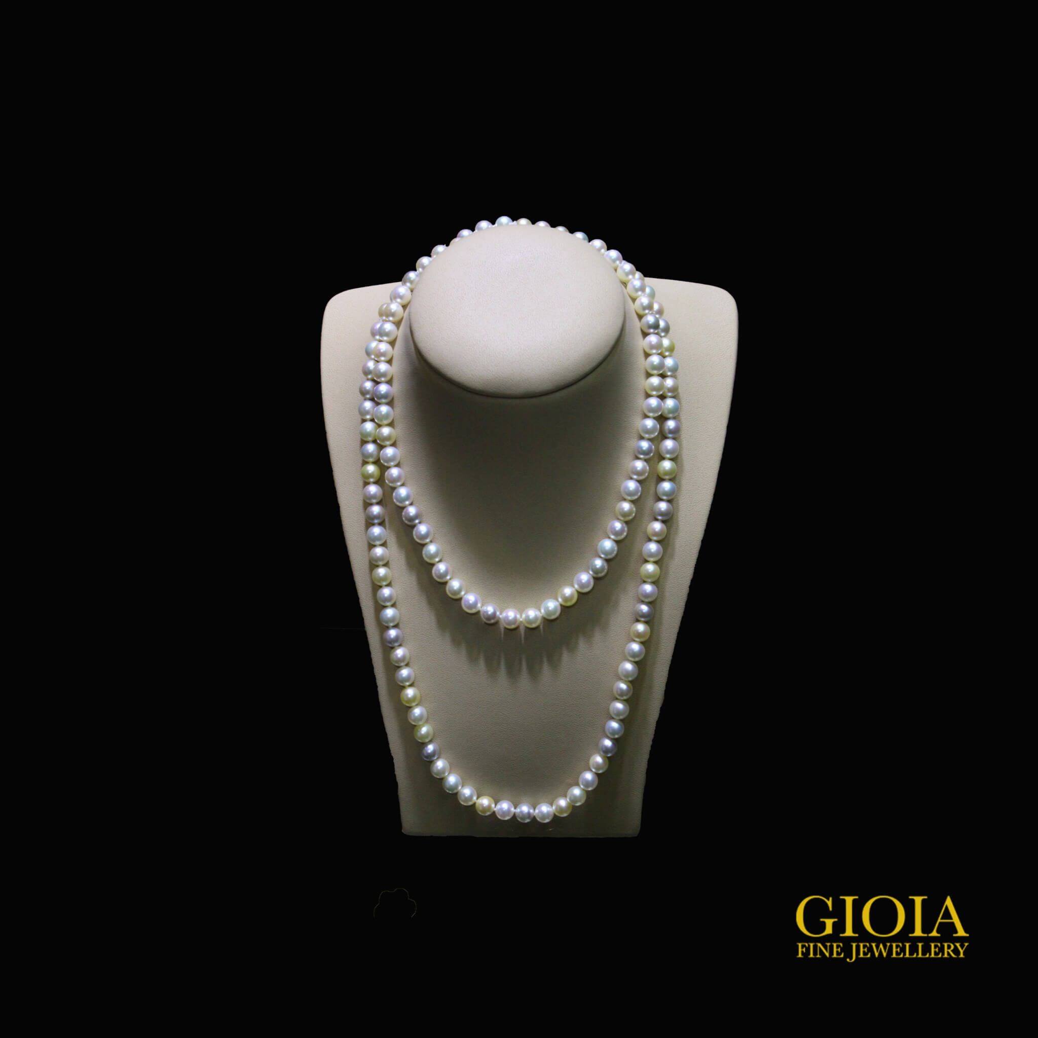 Akoya pearl no blemishes and great luster