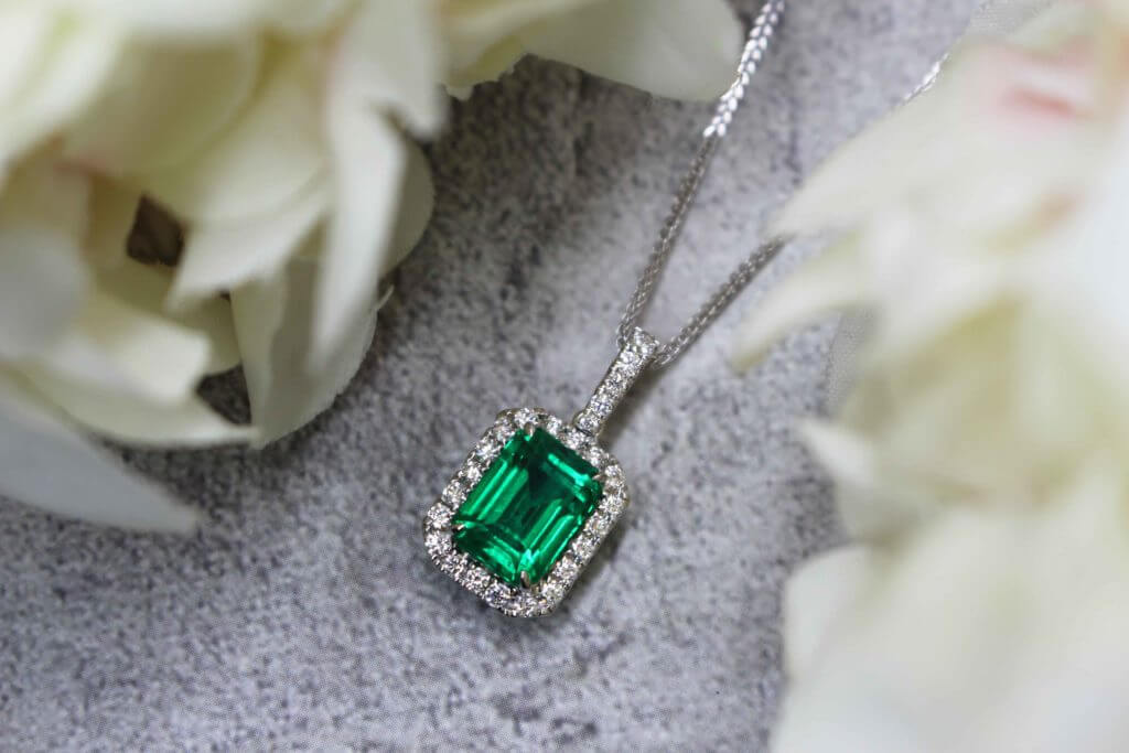 emerald stone necklace