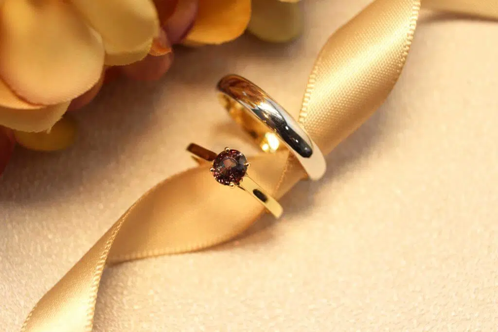 Alexandrite Colour Change with Red under different lighting. Customised Engagement ring and Wedding Band with unique and rare alexandrite gemstone | Local Singapore bespoke Jewellery in customised wedding jewellery