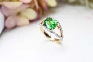 Bespoke Tsavorite Gemstone Green Garnet coloured gem custom set with Diamond Ring in rose gold band. Looking for unique christmas gift from hubby to wife | Singapore Jeweller in bespoke fine jewellery with coloured gemstone at GIOIA Fine Jewellery