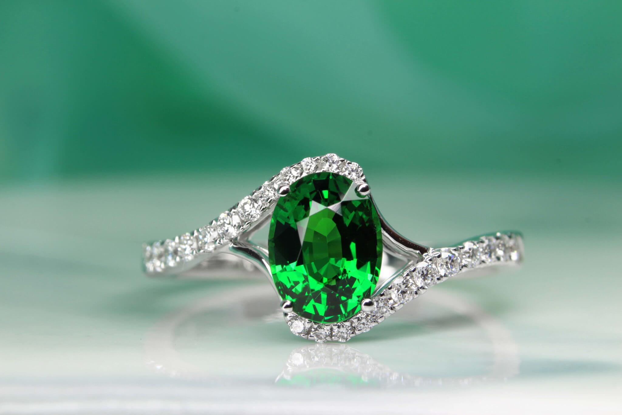 Customised a personalised proposal ring with coloured gemstone - Tsavorite Gemstone Ring | Local Singapore bespoke Jewellery in personalised jewellery and wedding Ring with coloured gemstone