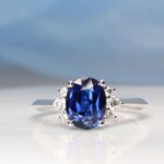 Sapphire Engagement Ring customised with cluster round brilliance diamond and detailing on the ring bands to create a sharp look on the sides | Local Singapore Customised Jeweller Designed ring to look truly modern and unique with sapphire gemstone.