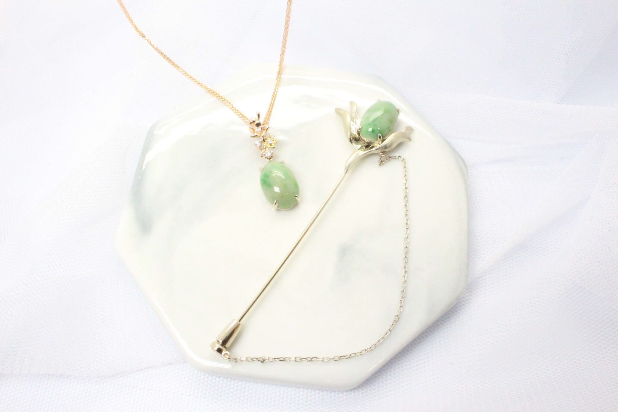 Customised Wedding Jewellery with Heirloom Jade Jewellery in Natural White Gold, Customised Jade pendant and label Pin | Local Singapore Jeweller in Bespoke Customised Wedding Jewellery