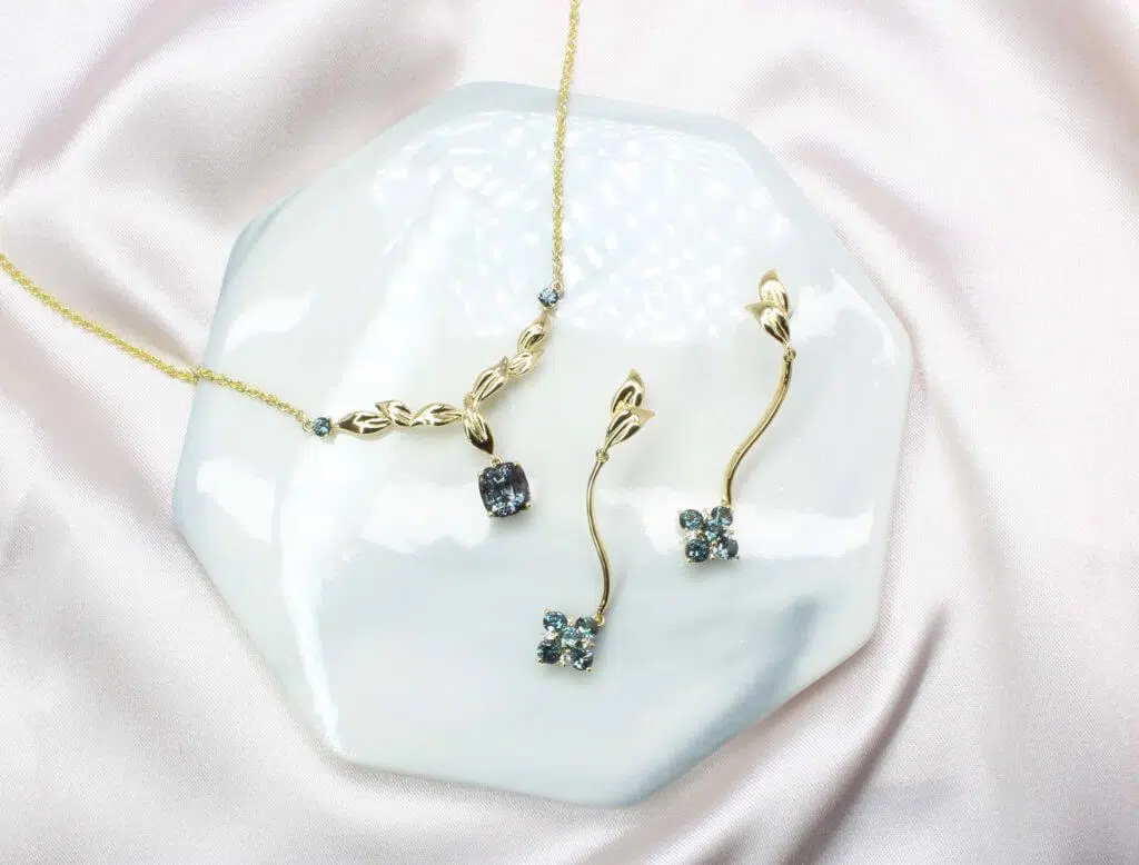 Wedding Jewellery SIDIANJIN Customised with coloured gemstone spinel for Si Dian Jin. Customised Si Dian Jin 四点金 Gold, Custom made gold Earring, Necklace, Bangle and Ring in Rose gold, White gold and Natural white gold, Looking to customised your Wedding Jewellery Si Dian Jin with GIOIA Fine Jewellery - Wedding Jewellery Local Singapore