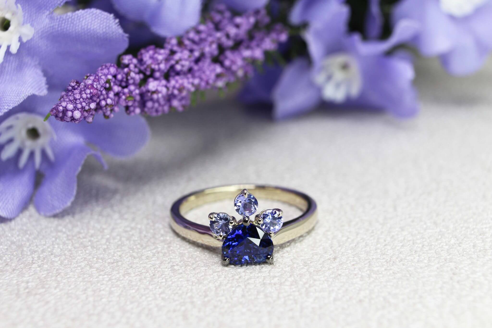 Personalized Engagement ring with sapphire cut to an elegant and unique heartshape, this deep blue sapphire ring appears magnificent in its form. This bespoke engagement ring speaks a unique story | Local Singapore Bespoke Jeweller in Personalized Engagement ring and Wedding Jewellery.