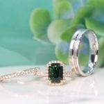 Teal Sapphire Wedding Rings, Blue green sapphire colour shade sapphire gemstone customised with halo diamond. Wedding bands is crafted in platinum gold and rose gold diamond bands | Local Singapore Custom made Jeweller in unheated sapphire gemstone and wedding jewellery