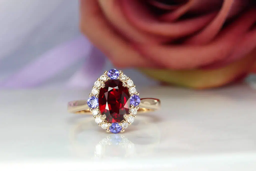 Vivid Red Pigeon Blood Ruby gemstone, Natural unheated from Mozambique to Burma, Wedding Engagement Ring Fine Jewellery. 