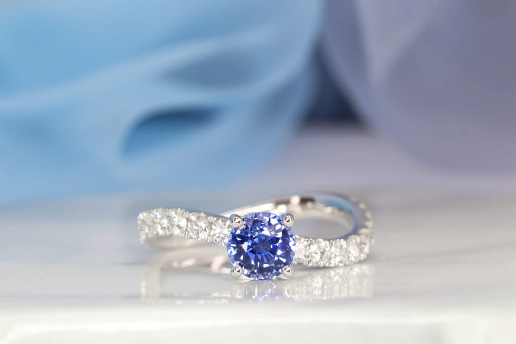 Blue sapphire Anniversary ring with brilliance diamond. Wedding anniversary rings fine Jewelry | Singapore Customised Wedding Anniversary Ring with Sapphire.