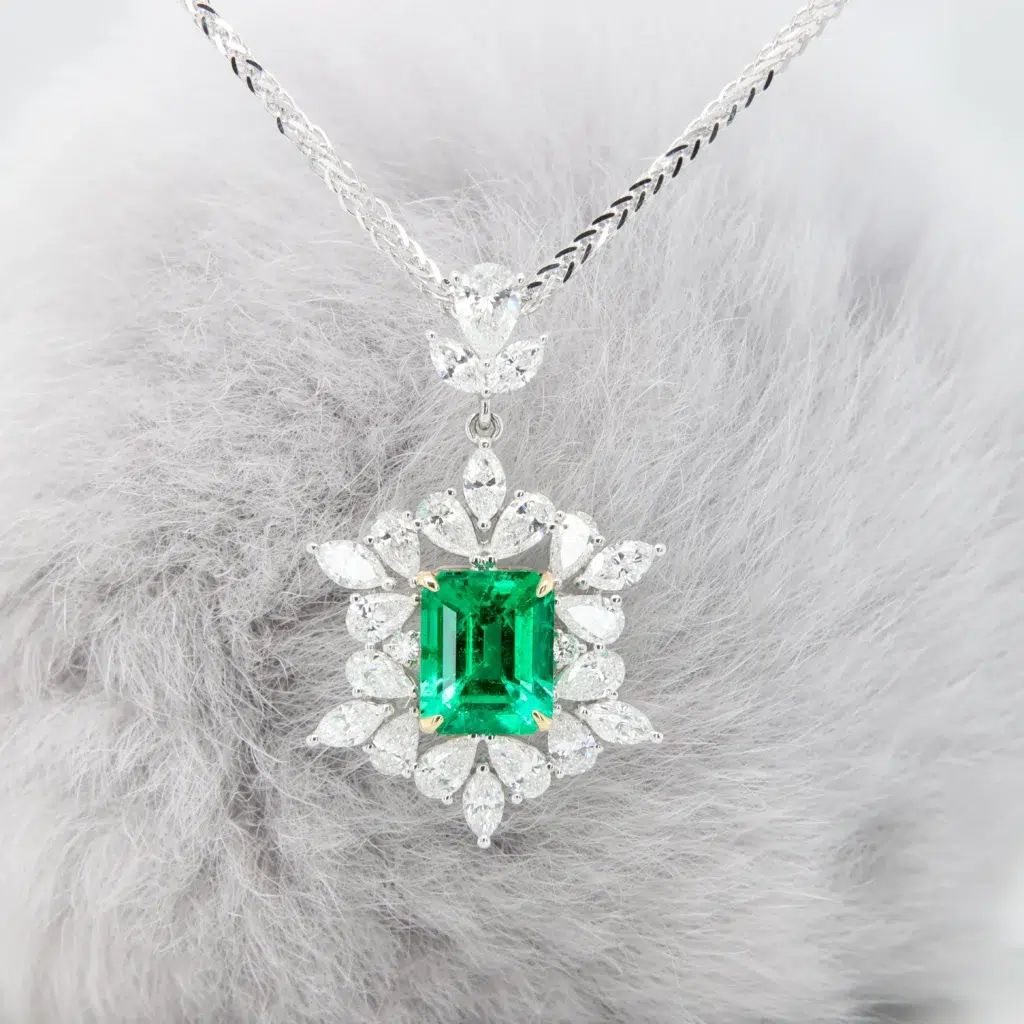 High Jewelry Emerald - Non Oil Muzo Colombia Emerald GIOIA Fine Jewellery with Finest Quality emerald gemstone in Singapore