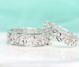 This is one of a kind wedding band which the couple would cherish forever. Elegance and modern in design, this subtle wedding band features intricate artwork that is nothing less than exceptional | Local Singapore Private Jeweller In Customised Wedding Bands
