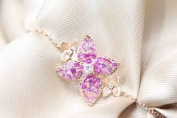 Charming floral bracelet Customised with Sapphire, this contemporary design features an elegant design secured gracefully in a classic chain. | Local Singapore Jeweller in Bespoke Customised fine Jewellery.