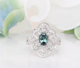 art deco alexandrite ring vintage geometric design green gemstone singapore jeweller