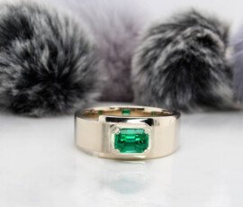 Modern men's ring with insignificant oil emerald fine quality ring