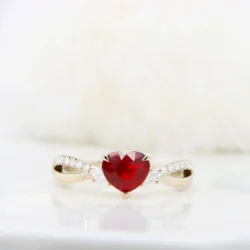 Ruby Heart Shape est 1.0ct | Vivid Red 'Pigeon Blood' Unheated (Mozambique) | GRS Certified
Status: Private Commission Pigeon Blood Ruby Engagement Ring Heart-shape Twisted Diamond with Diamond-cut - Gemstone Engagement Ring