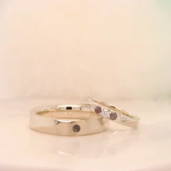 Alexandrite Round Purplish-Red (Warm Light) Colour Change Est total 0.12ct | 18k Champagne Gold Alexandrite Gemstone 0.12ct Wedding Bands Modern Design Champagne Gold Warm Light